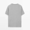 100% βαμβακερό T-shirt με λεπτομέρεια σε αντίθεση 100% βαμβακερό T-shirt με λεπτομέρεια σε αντίθεση