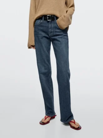 Άνετα τζιν με ψηλή μέση και ίσια γραμμή