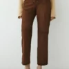 Κοντά παντελόνια από σουέτ με κορδόνια Κοντά παντελόνια από σουέτ με κορδόνια