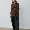 Μακρυμάνικο T-shirt με λεπτομέρειες από δαντέλα Μακρυμάνικο T-shirt με λεπτομέρειες από δαντέλα