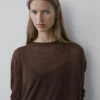 Μακρυμάνικο T-shirt με λεπτομέρειες από δαντέλα Μακρυμάνικο T-shirt με λεπτομέρειες από δαντέλα