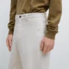 Παντελόνι από βαμβακερό ύφασμα twill με ελαστική ζώνη στη μέση Παντελόνι από βαμβακερό ύφασμα twill με ελαστική ζώνη στη μέση