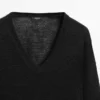 Πλεκτό πουλόβερ από λινό με V-neck Πλεκτό πουλόβερ από λινό με V-neck