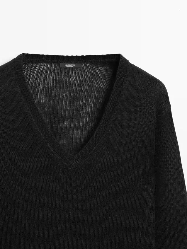 Πλεκτό πουλόβερ από λινό με V-neck Πλεκτό πουλόβερ από λινό με V-neck