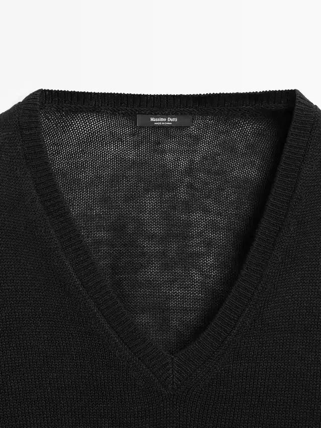 Πλεκτό πουλόβερ από λινό με V-neck Πλεκτό πουλόβερ από λινό με V-neck