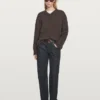 Πλεκτό πουλόβερ oversize με V λαιμόκοψη Πλεκτό πουλόβερ oversize με V λαιμόκοψη