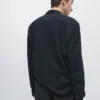 Πουκάμισο κανονικής εφαρμογής με μελανζέ ύφασμα Πουκάμισο κανονικής εφαρμογής με μελανζέ ύφασμα