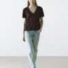 Ρευστό T-shirt με V-neck Ρευστό T-shirt με V-neck