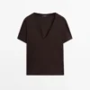 Ρευστό T-shirt με V-neck Ρευστό T-shirt με V-neck