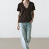 Ρευστό T-shirt με V-neck Ρευστό T-shirt με V-neck