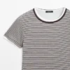 Ριγέ διπλό στρώμα T-shirt με κοντά μανίκια