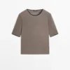 T-shirt από μείγμα μαλλιού με λεπτομέρειες σε αντίθεση T-shirt από μείγμα μαλλιού με λεπτομέρειες σε αντίθεση