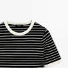 T-shirt με κοντά μανίκια και ρίγες σε αντίθεση T-shirt με κοντά μανίκια και ρίγες σε αντίθεση