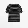 T-shirt με κοντά μανίκια και ρίγες σε αντίθεση T-shirt με κοντά μανίκια και ρίγες σε αντίθεση
