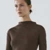 T-shirt με λαιμόκοψη T-shirt με λαιμόκοψη