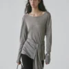 T-shirts με λεπτομέρεια γραβάτας