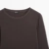 T-shirts με ραβδώσεις και μακριά μανίκια σε μελανζέ χρώμα T-shirts με ραβδώσεις και μακριά μανίκια σε μελανζέ χρώμα