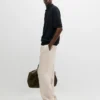 Total Look Λινό παντελόνι με λεπτομέρεια στη μέση Total Look Λινό παντελόνι με λεπτομέρεια στη μέση