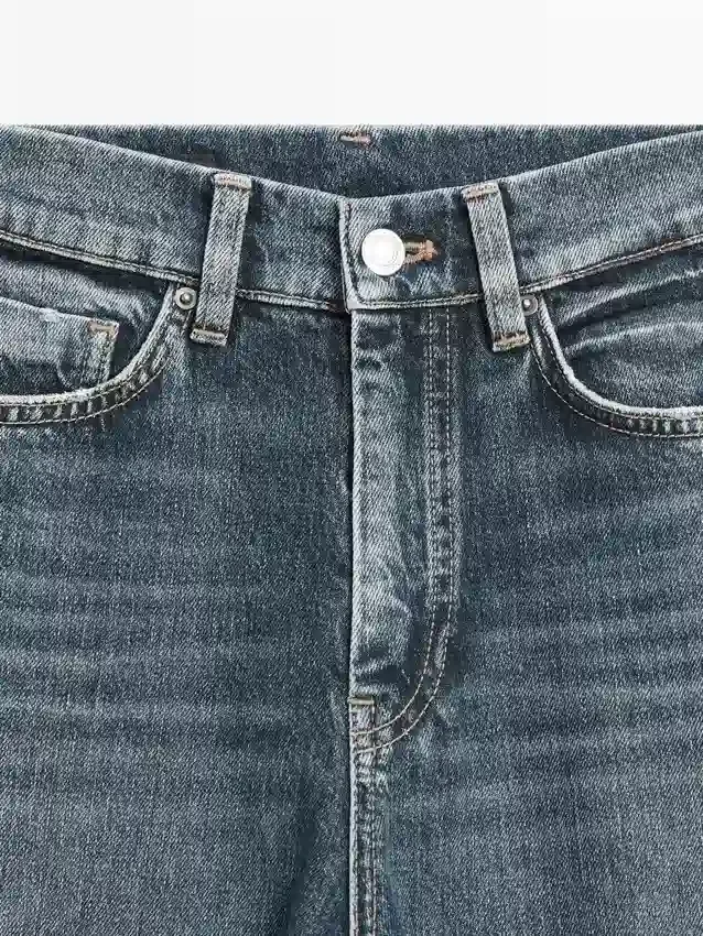 Τζιν με ψηλή μέση και boot-cut Τζιν με ψηλή μέση και boot-cut