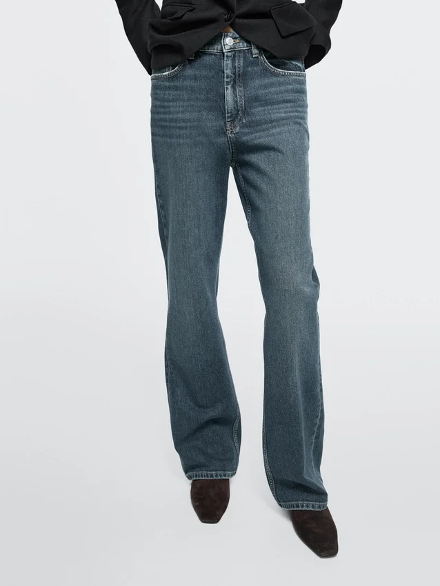 Τζιν με ψηλή μέση και boot-cut Τζιν με ψηλή μέση και boot-cut