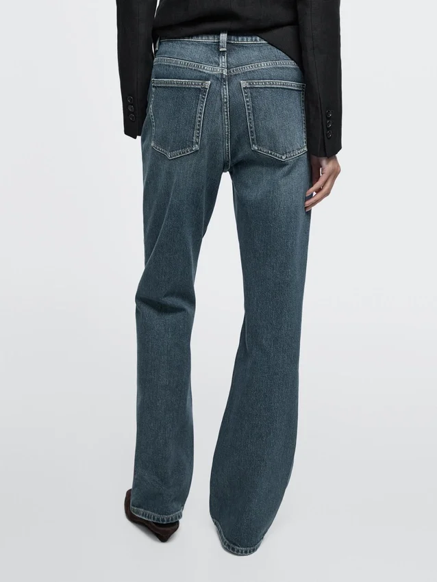 Τζιν με ψηλή μέση και boot-cut Τζιν με ψηλή μέση και boot-cut