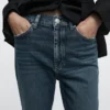 Τζιν με ψηλή μέση και boot-cut Τζιν με ψηλή μέση και boot-cut
