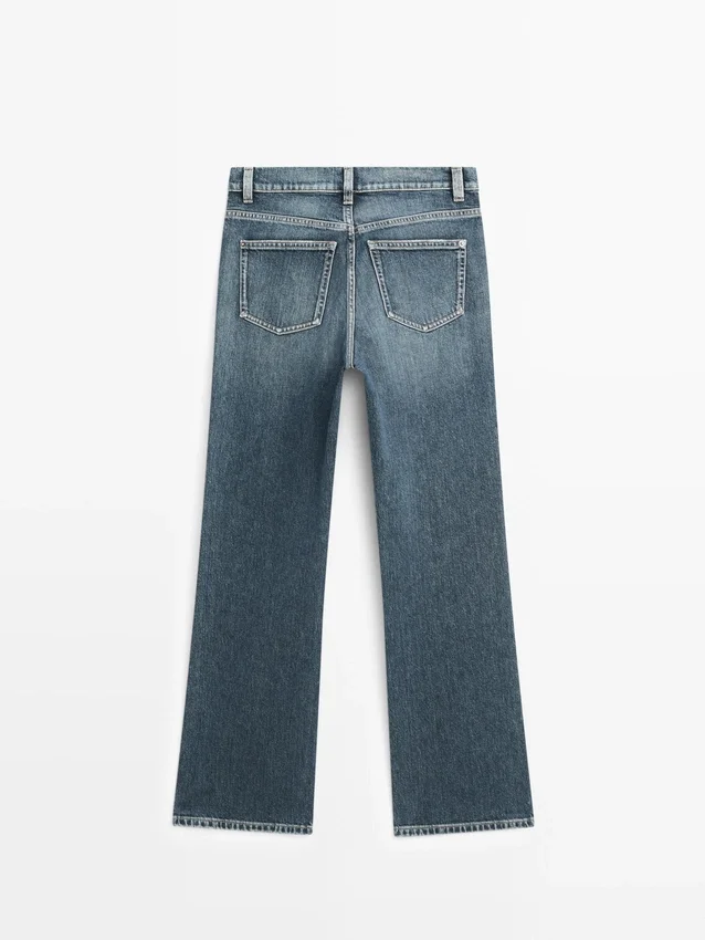 Τζιν με ψηλή μέση και boot-cut Τζιν με ψηλή μέση και boot-cut