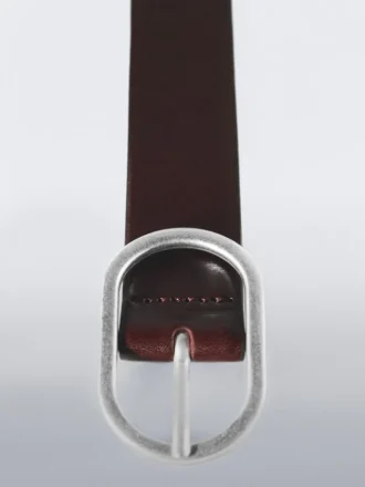 Ζώνη από δέρμα Nubuck με οβάλ αγκράφα